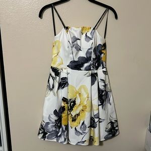 White floral strapless dress